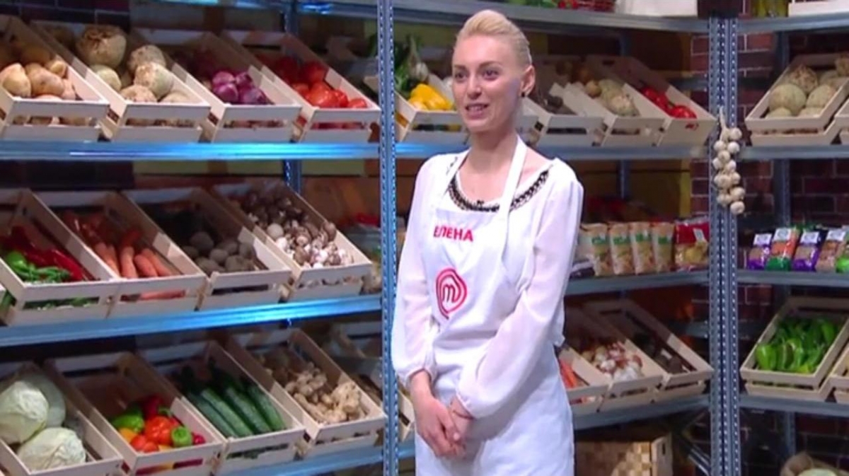 Елена в склада на MasterShef, около щайгите:) участник в склада на МастерШеф